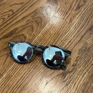 Illesteva tortoise shell sunglasses